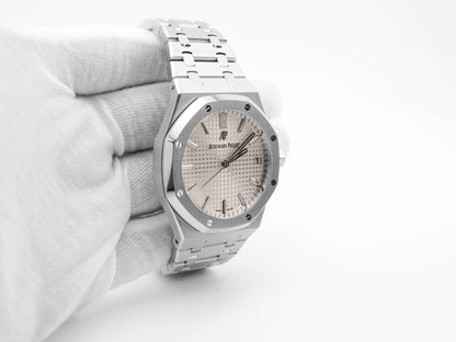 Audemars Piguet Royal Oak White Dial on Bracelet 15500ST.OO.1220ST.04 Complete 2022