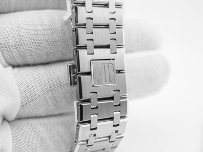 Audemars Piguet Royal Oak White Dial on Bracelet 15500ST.OO.1220ST.04 Complete 2022