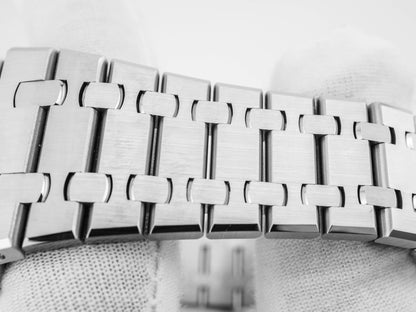 Audemars Piguet Royal Oak White Dial on Bracelet 15500ST.OO.1220ST.04 Complete 2022