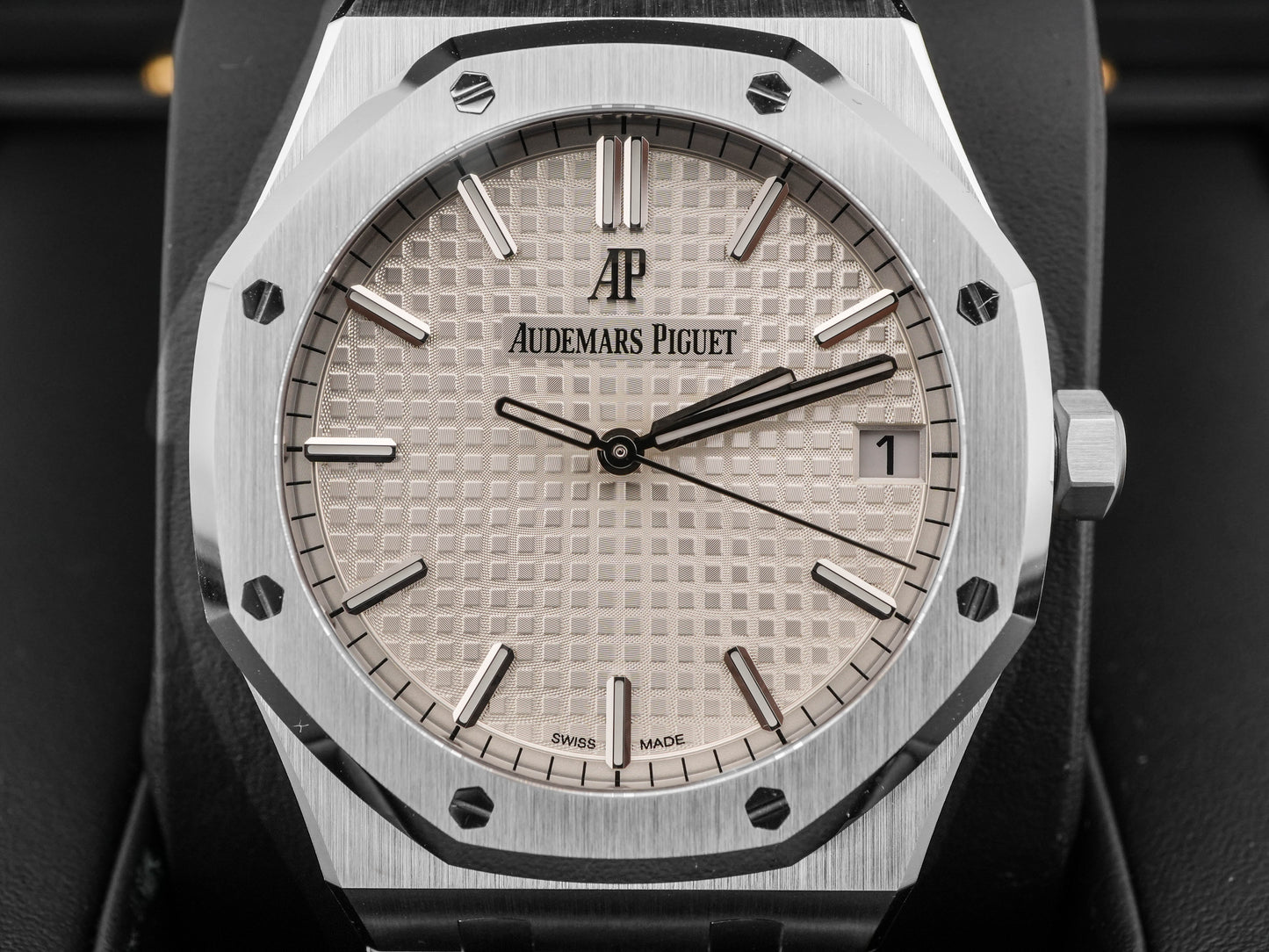 Audemars Piguet Royal Oak White Dial on Bracelet 15500ST.OO.1220ST.04 Complete 2022
