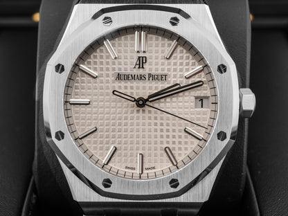 Audemars Piguet Royal Oak White Dial on Bracelet 15500ST.OO.1220ST.04 Complete 2022