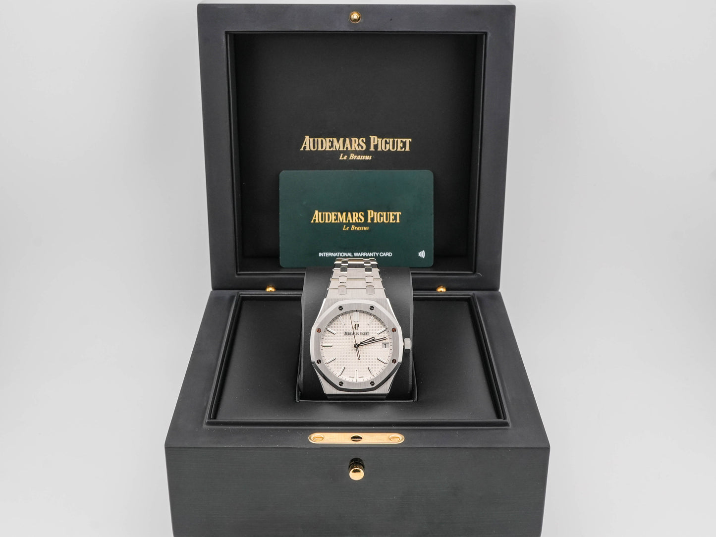 Audemars Piguet Royal Oak White Dial on Bracelet 15500ST.OO.1220ST.04 Complete 2022