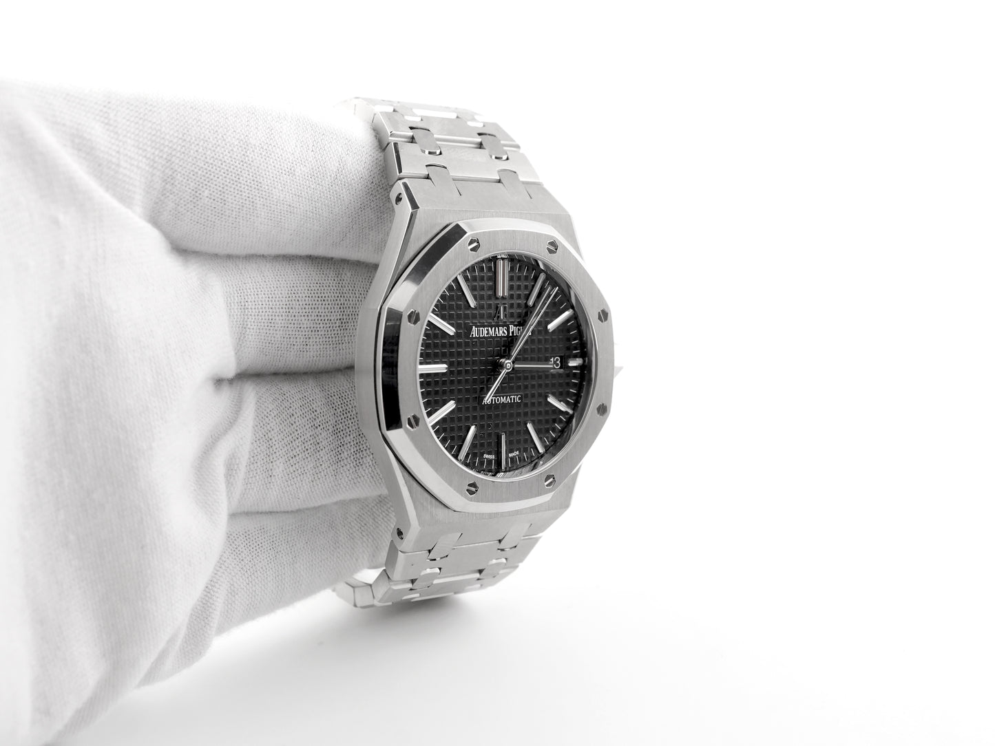 Audemars Piguet Royal Oak Selfwinding Black Dial on Bracelet 15400ST.OO.1220ST.01 Archives 2015