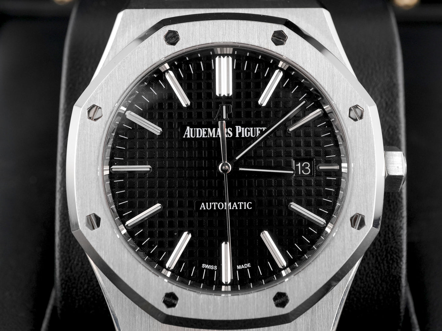 Audemars Piguet Royal Oak Selfwinding Black Dial on Bracelet 15400ST.OO.1220ST.01 Archives 2015