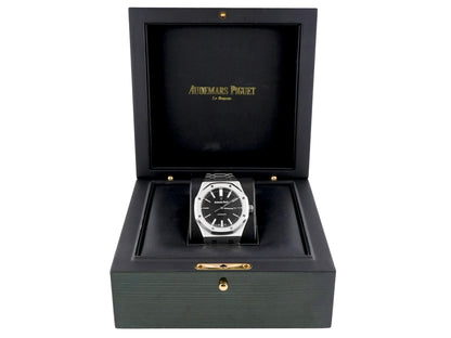 Audemars Piguet Royal Oak Selfwinding Black Dial on Bracelet 15400ST.OO.1220ST.01 Archives 2015