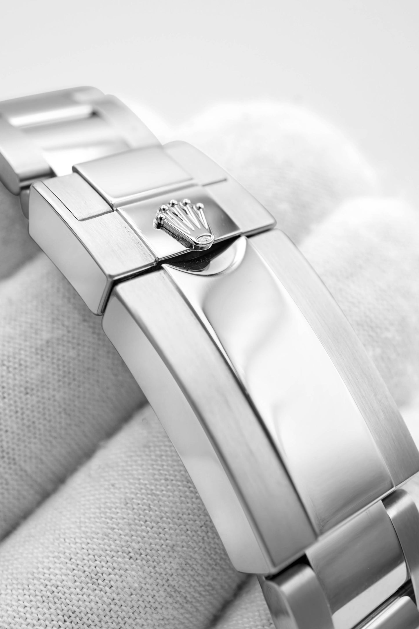 Rolex Yacht-Master II Matt White Dial on Oyster 116680 Card 2021