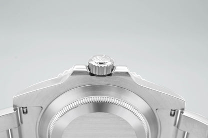 Rolex Submariner Hulk Green Dial on Oyster 116610LV Card 2015