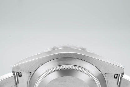 Rolex Submariner Hulk Green Dial on Oyster 116610LV Card 2015