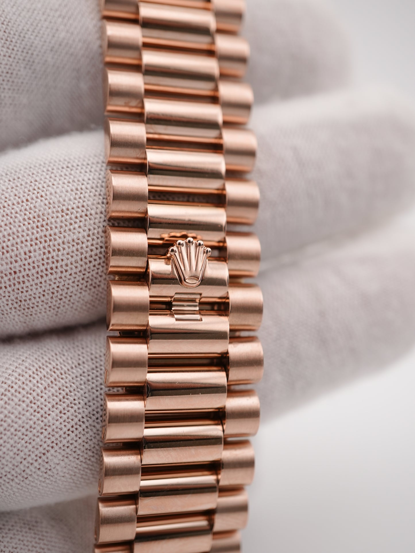 Rolex Day-Date 40 Sundust Bevelled Roman Dial on President 228235 Card 2022