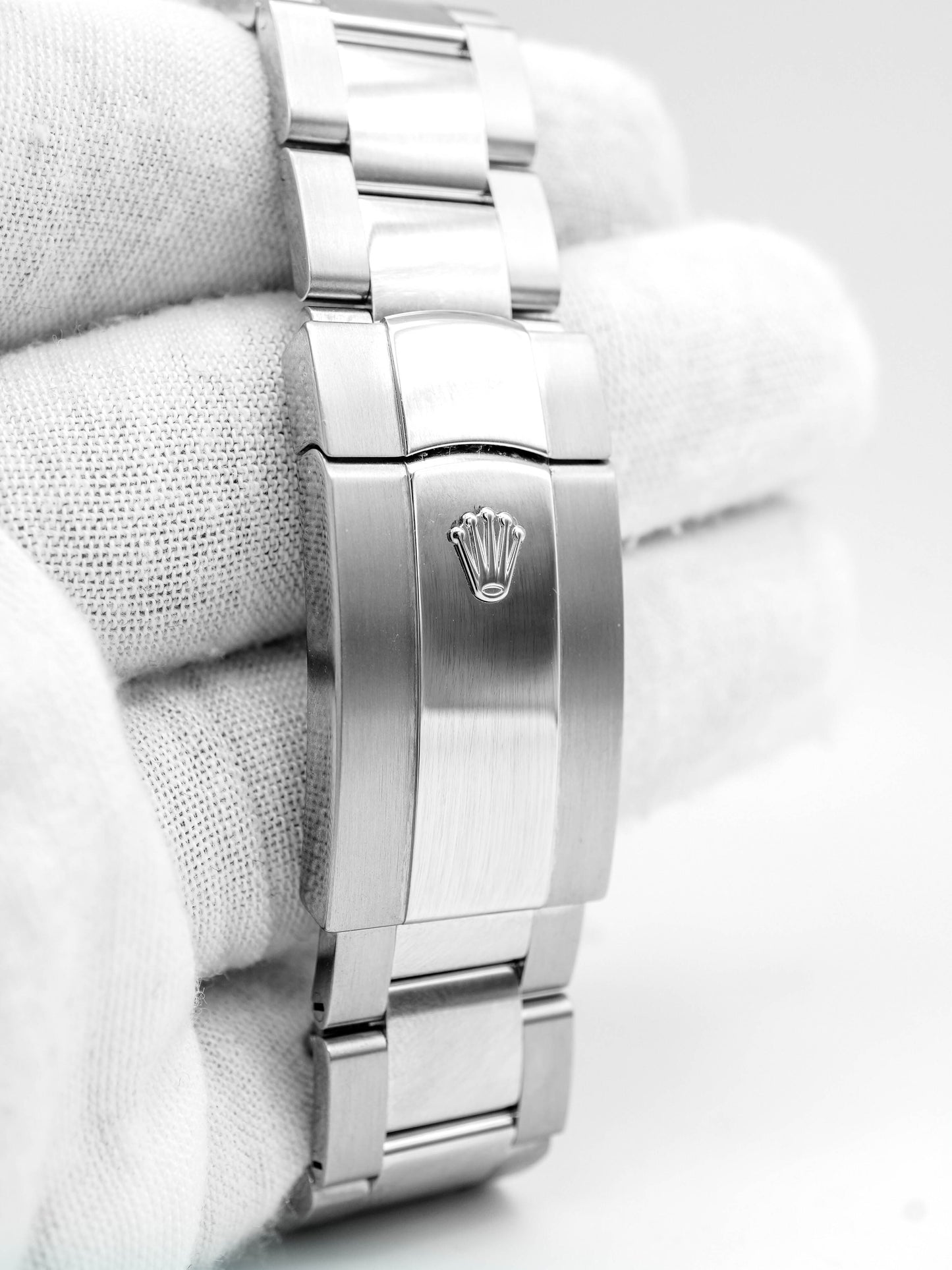 Rolex SkyDweller Black Dial on Oyster 326934 Card 2019