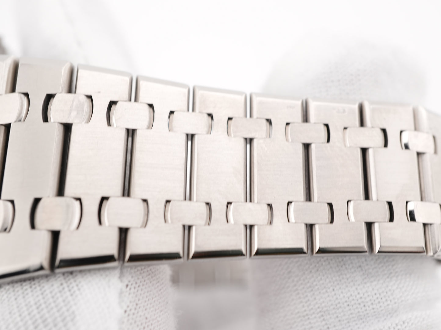 Audemars Piguet Royal Oak Chronograph Silver Dial on Bracelet 26240ST.OO.1320ST.07 Complete 2023