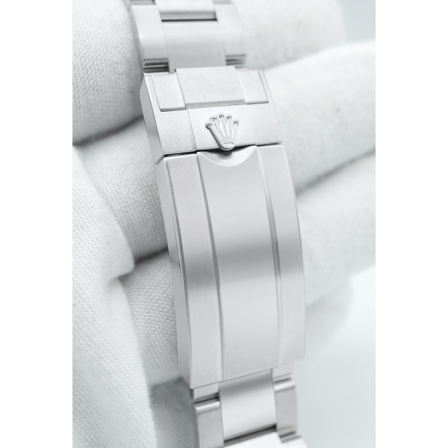 Rolex Submariner Black Dial on Oyster 126610LV Card 2020