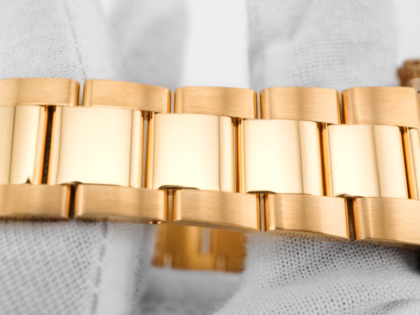 Rolex Daytona Champagne And Index Dial on Oyster 116508 Card 2017