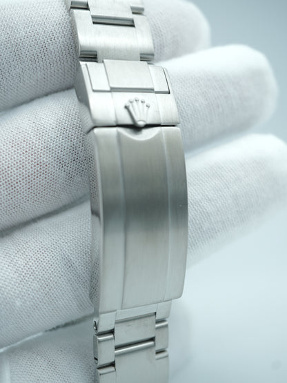 Rolex Submariner Hulk Green Dial on Oyster 116610LV Complete 2017