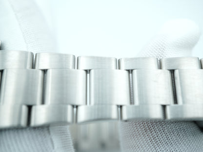 Rolex Submariner Hulk Green Dial on Oyster 116610LV Complete 2017