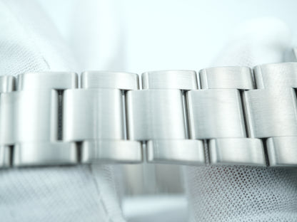 Rolex Submariner Hulk Green Dial on Oyster 116610LV Complete 2017