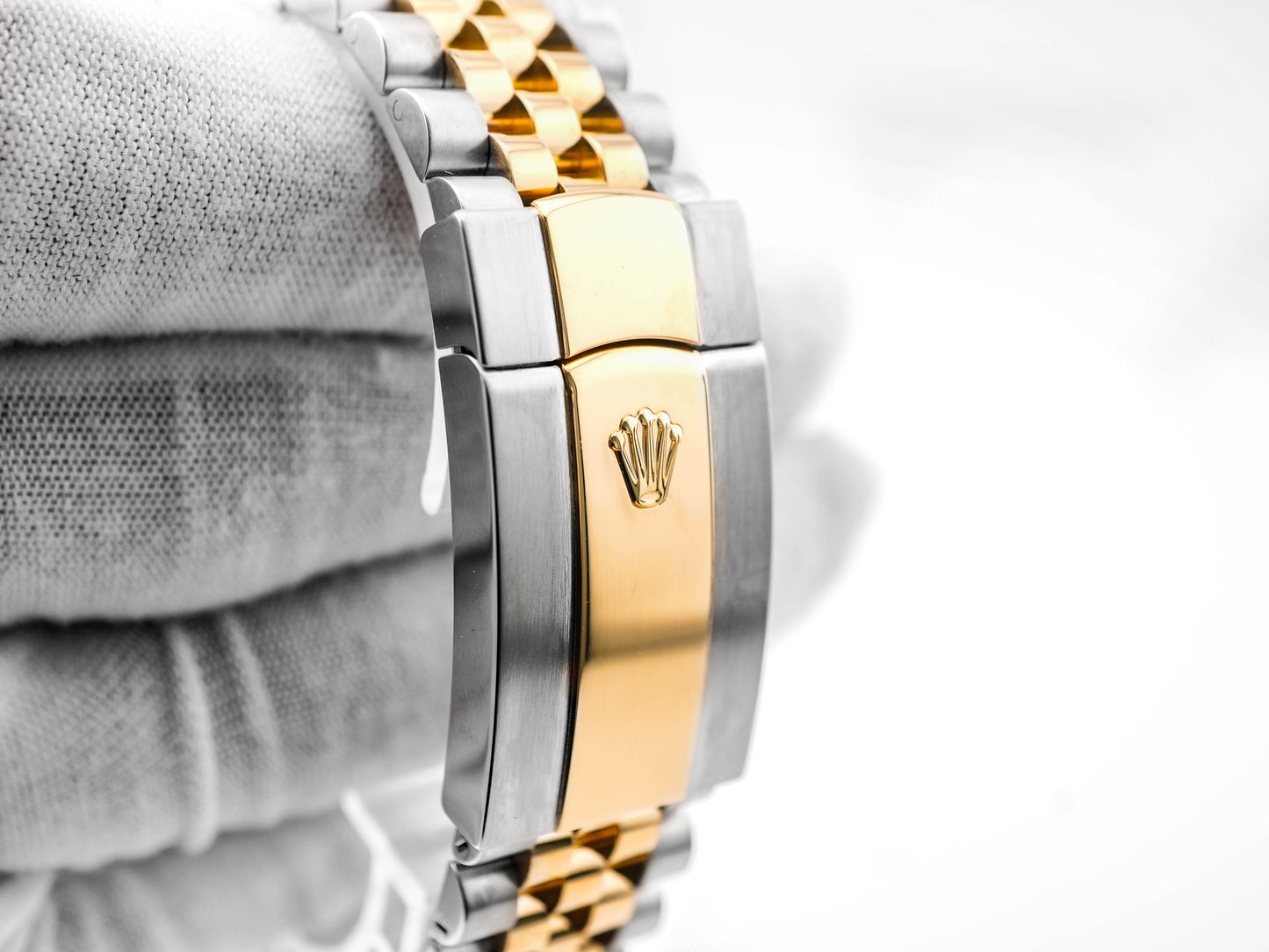 Rolex SkyDweller Black Index Dial on Jubilee 326933 Card 2022